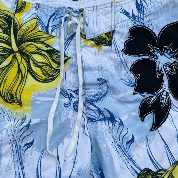 Billabong Men’s - Hawaiian Flower Boardshort - Picture 3 of 8